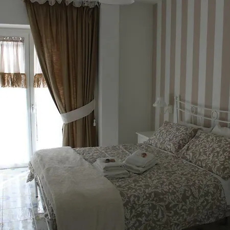 Il Giardino Dei Glicini Bed & Breakfast 3*